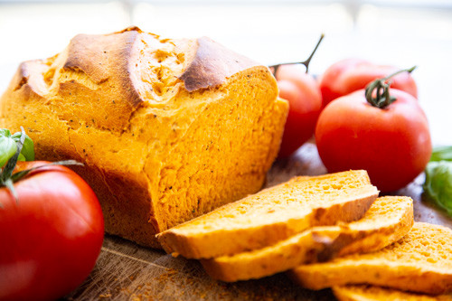 Super-saftiges Tomatenbrot aus dem Thermomix gebacken in Stoneware