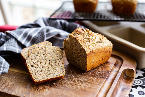 Pampered Chef Buchweizenbrot angeschnitten seitlich