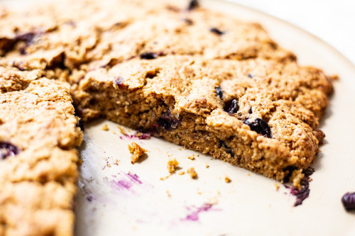 Leckere Heidelbeer Scones auf der White Lady von Pampered Chef