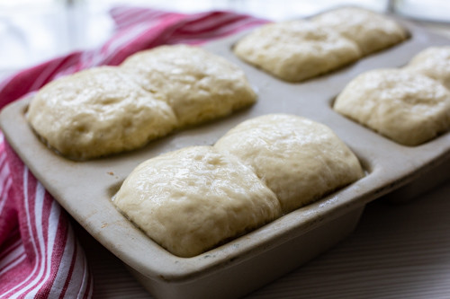 Pampered Chef Mini-Kastenform Brioche mit Ei eingepinselt