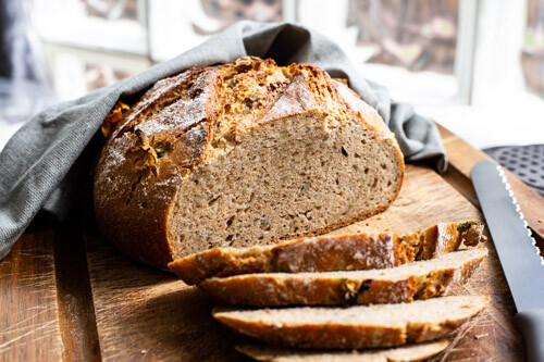 Pampered Chef Vollkorn-Emmer-Roggen-Dinkel-Mischbrot angeschnitten