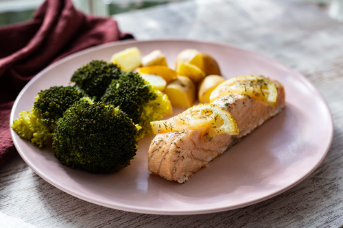 Thermomix Lachsfilet mit Brokkoli und Kartoffeln an Dillsauce