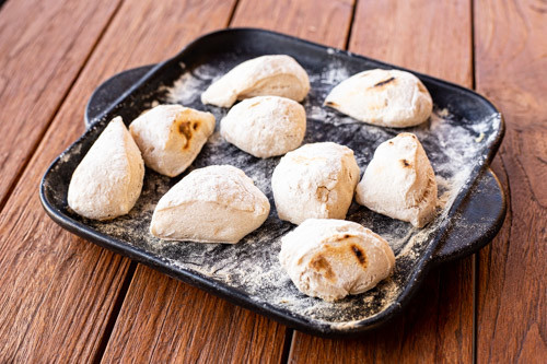 Thermomix Pizzabrötchen auf kleinem Grillstein rockcrok