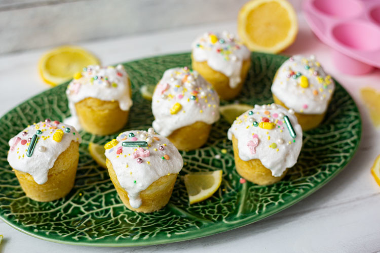 Thermomix Zitronen-Varoma-Muffins auf Servierplatte