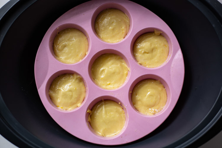 Zitronen-Muffinteig in der Silikon-Muffinform