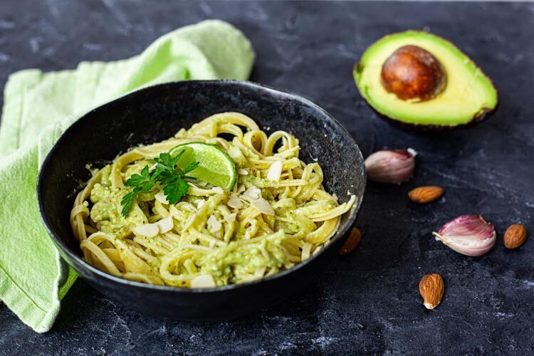 Thermomix Avocado-Pesto mit Nudeln