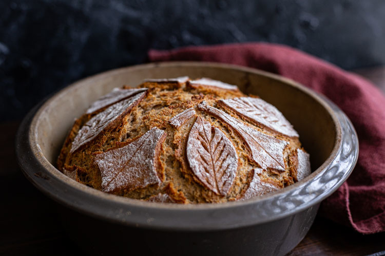 Pampered Chef Roggen-Weizen-Mischbrot Marratxí im runden Zaubermeister