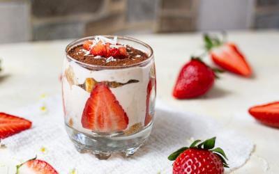 Erdbeer-Tiramisu mit weißer Schokolade im Glas mit dem Thermomix