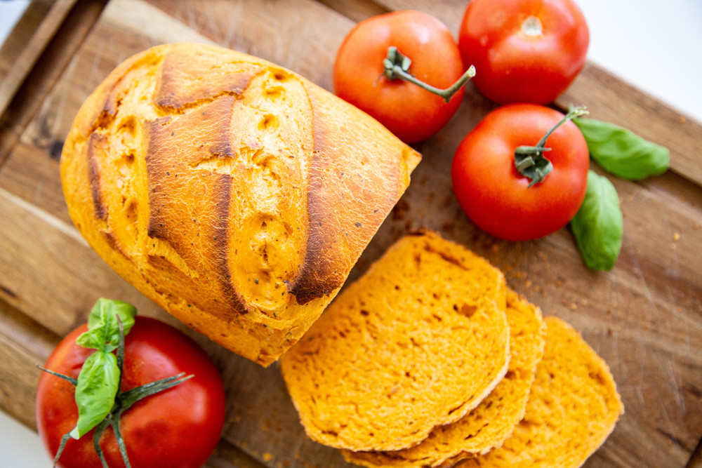 Super-saftiges Tomatenbrot aus dem Thermomix gebacken in Stoneware