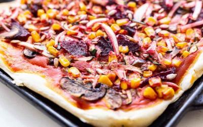 Vegane Pizza auf dem rockcrok Grillstein