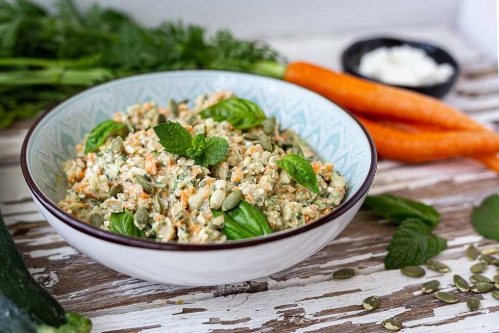 Gesunde Zucchini-Möhren-Rohkost mit Feta aus dem Thermomix