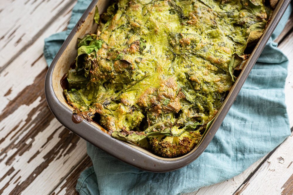 Veganer Brokkoli-Spinat-Kartoffel-Auflauf in der Ofenhexe
